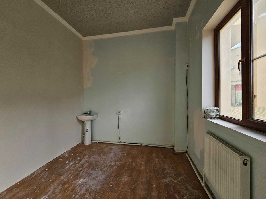 3 qavatli bino podvali bilan birga ijaraga beriladi.