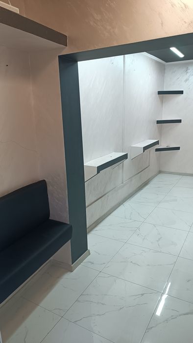 Spatiu mic la stradă, Nicolina