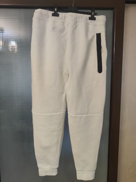 Pantaloni nike tech