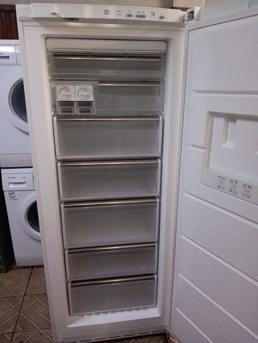 XXL огромен вертикален фризер Сименс Siemens  с две години гаранция!