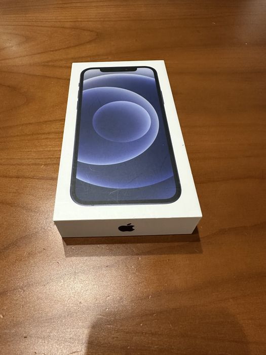 Телефон IPhone 12