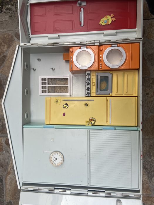 Vând casă mare Barbie cu funcții sonore