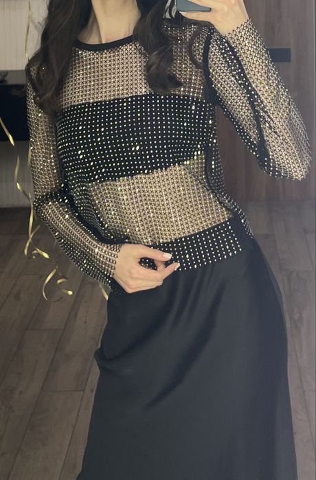 Нарядная блузка со стразами