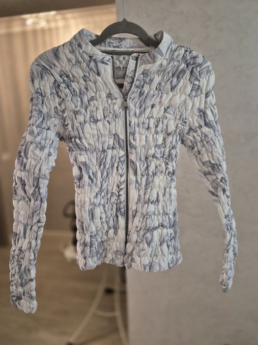 Geaca Guess de dama  subtire de primavara marimea M