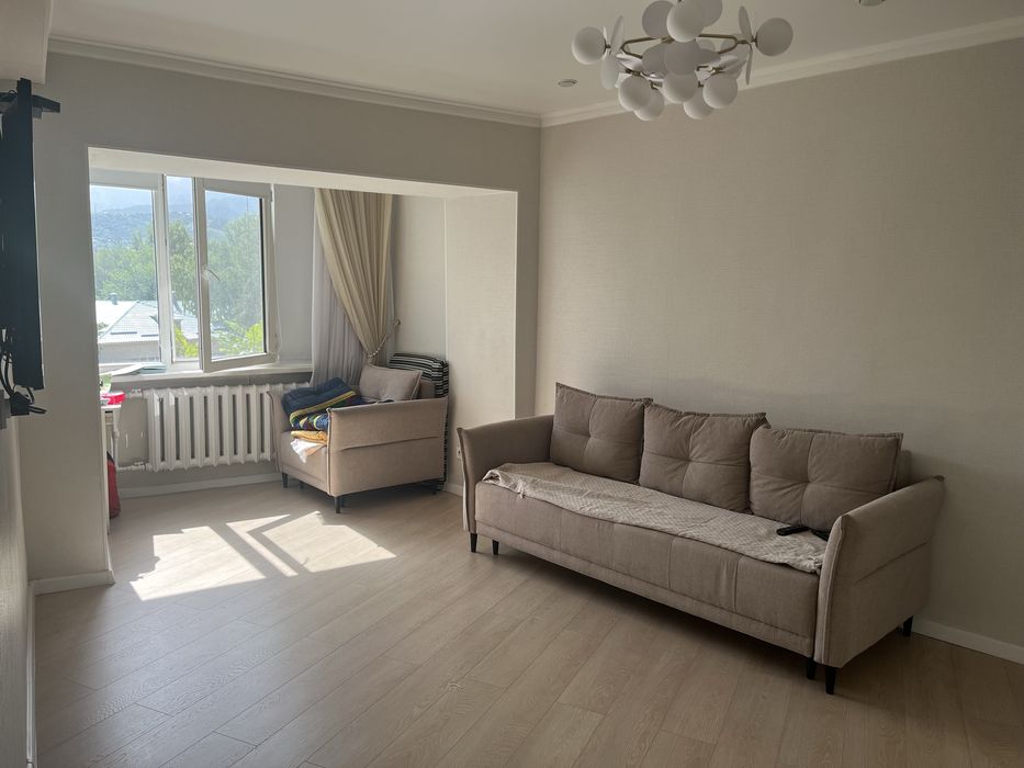 Диван и кресло для гостиной