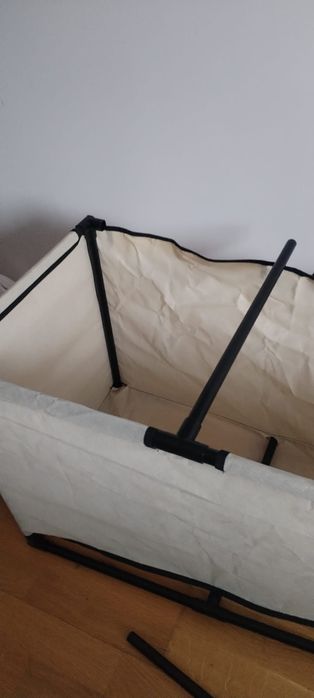 Cușcă  făcută din suport metalic