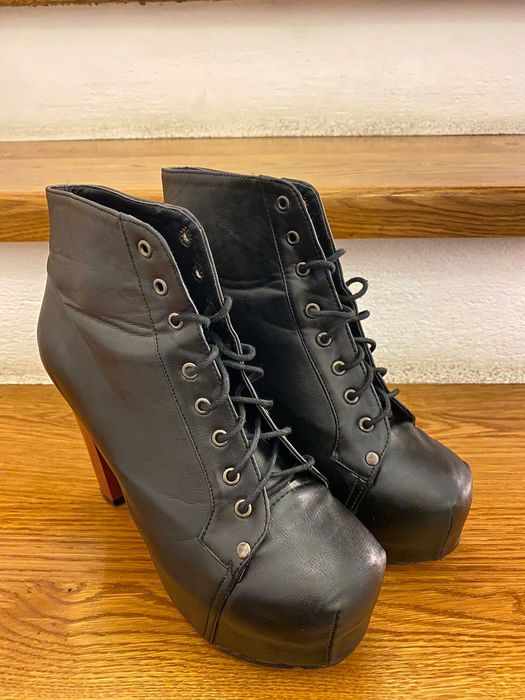 Vând ghete în stare foarte bună