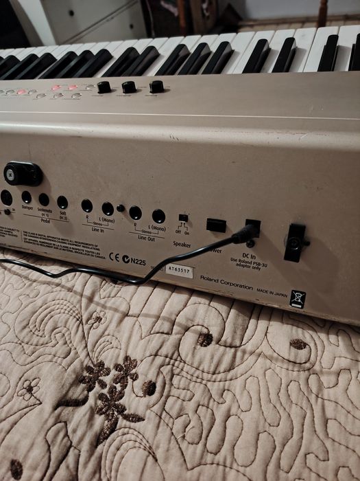 Vând pian digital Roland Stage Piano  FP 5