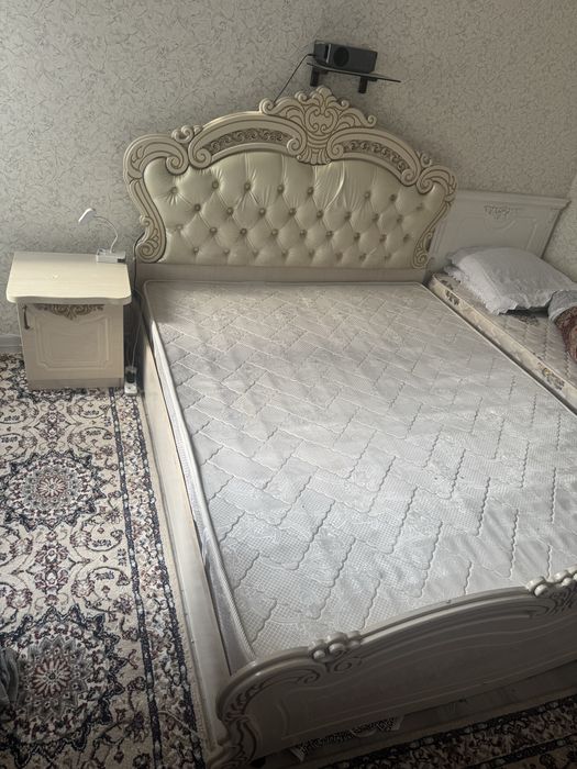 Двухспальная кровать и детский кровать