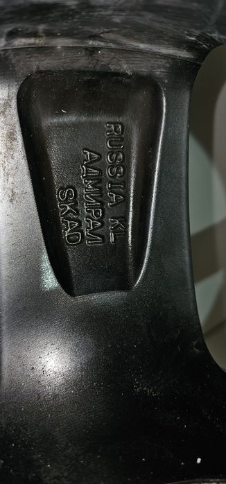 Продаются диски с шинами .