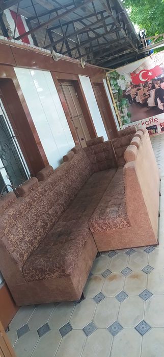 Диван стол стулья комплект