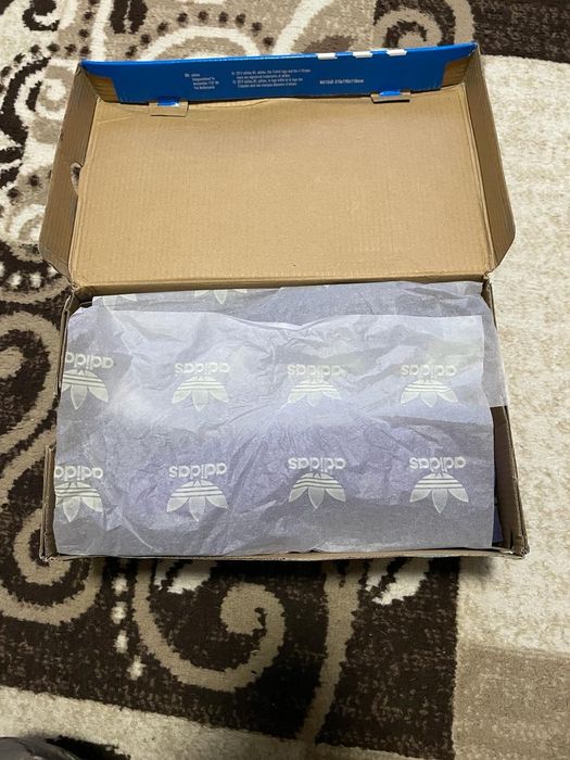 Кроссовки адидас