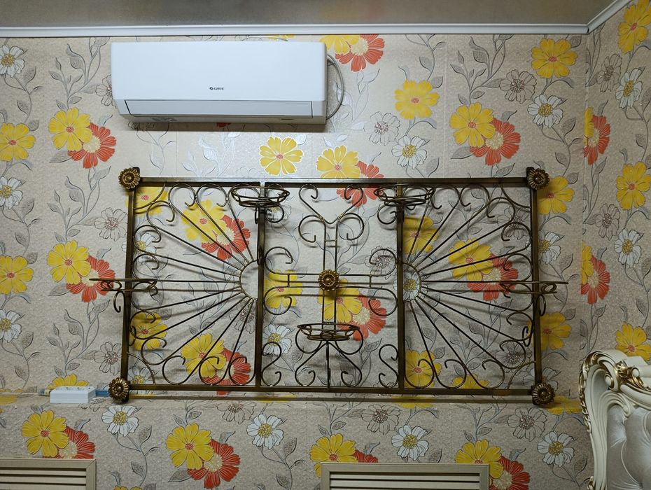 Продам подцветочник настенный