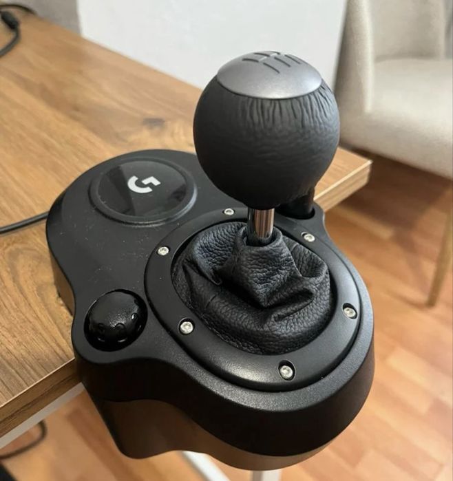 Logitech G29 – volan + pedale + schimbător