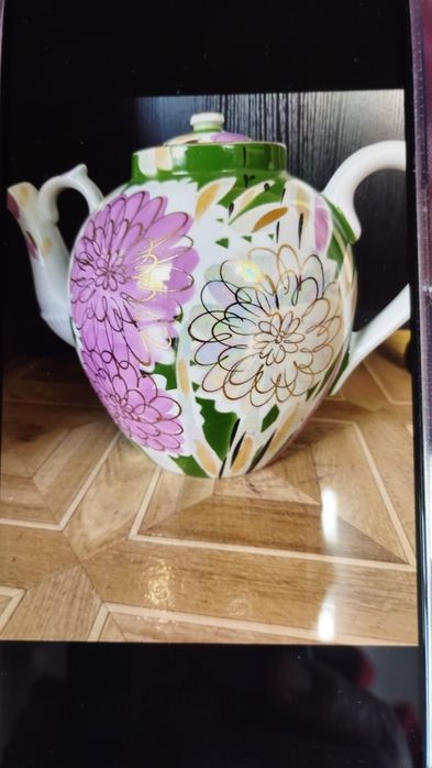 Продам чайник,фарфор