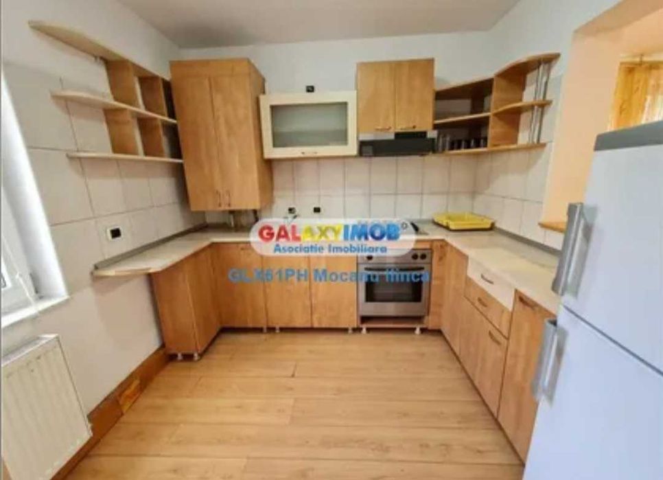 Inchiriez casa 5camere, 3 bai,living,bucatarie,curte 360 mp