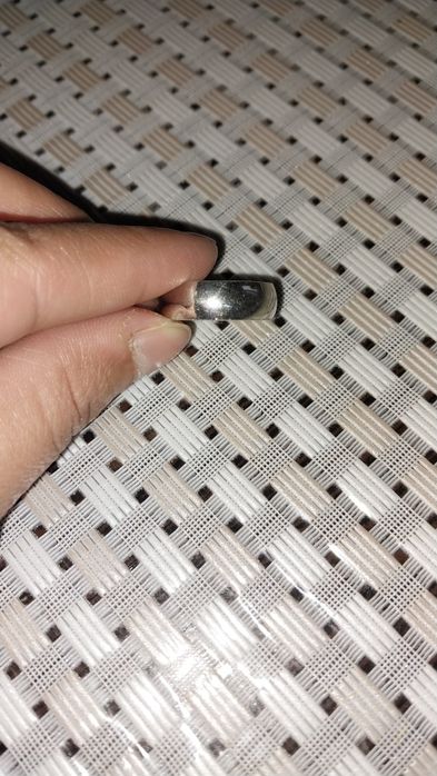 Продам серебряное  обручальное кольцо