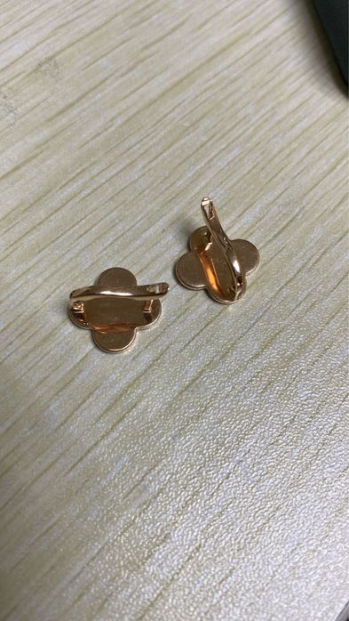 Золотые серьги Ванклиф