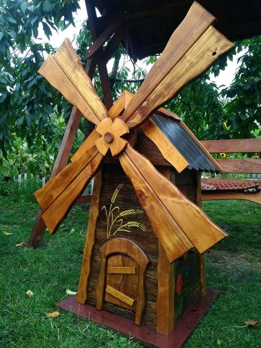 Скворечники, песочницы. Дерево