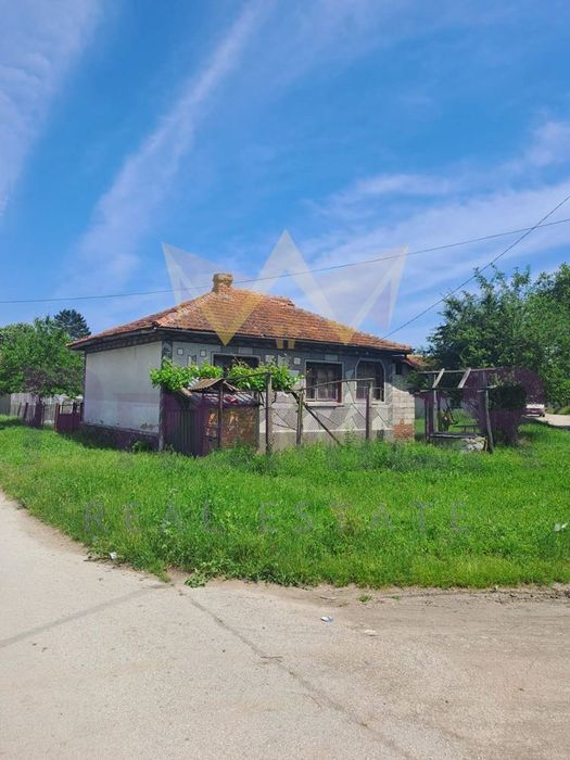 Къща в Варна, област-с.Пчелник площ 80 цена 40000