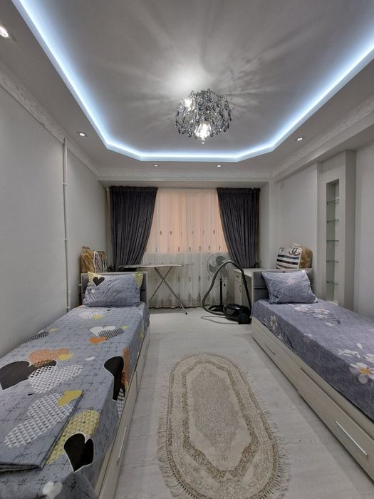 Срочно сдаётся евро ремонт квартира не дорого  в центре городо !!!