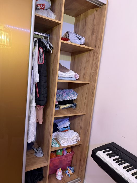 Dulap/Dressing usi culisante +birou