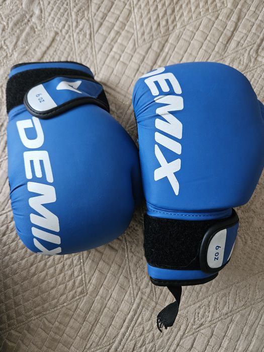 Боксерский шлем, боксерские перчатки