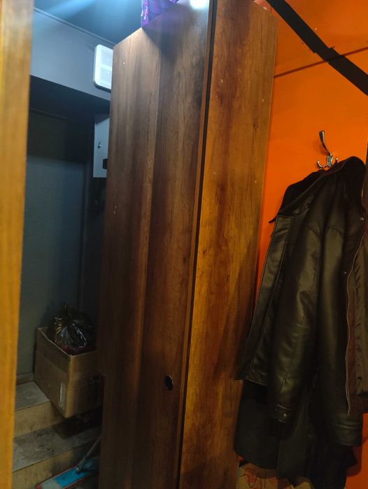 Продам шкаф напольный деревянный