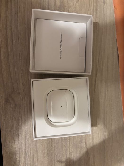 Air pods 3 (оригинални, супер запазени)