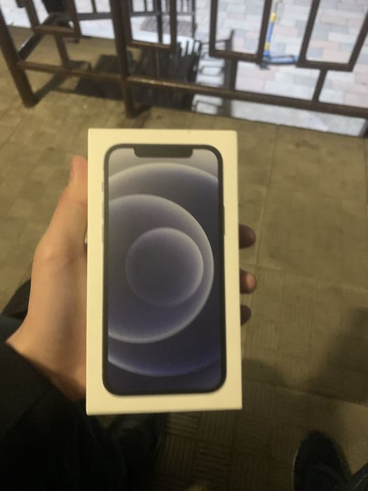 Айфон 12 срочно продам