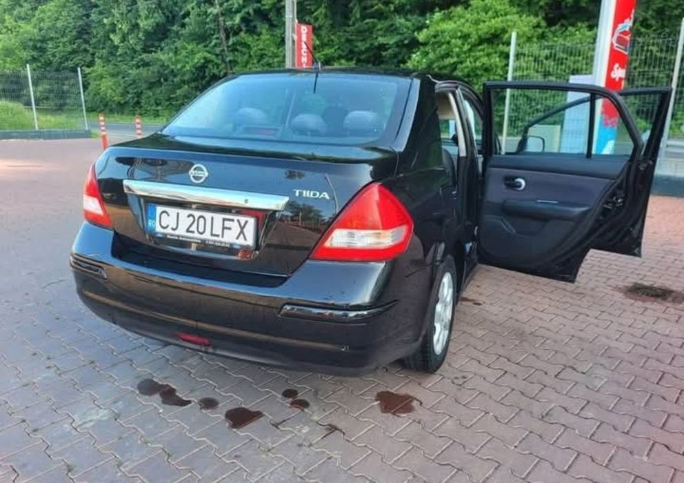 Vând Nissan Tiida