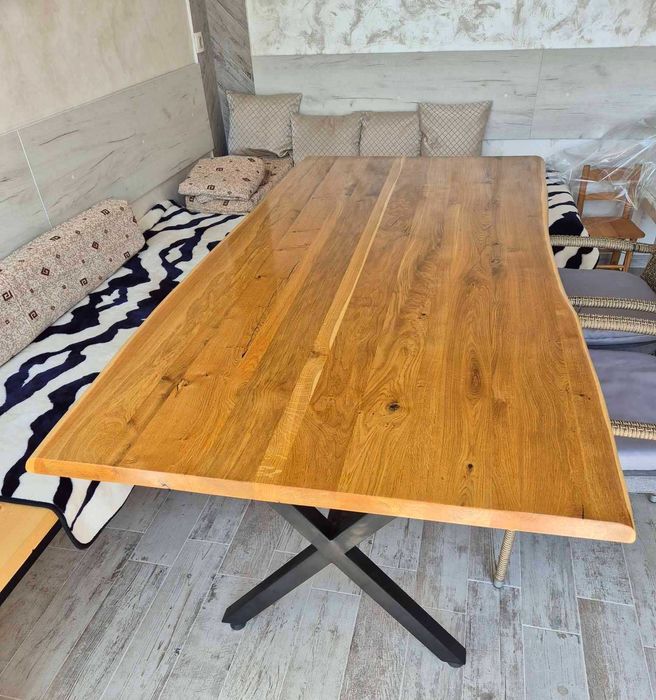 Маса от масивно дърво дъб