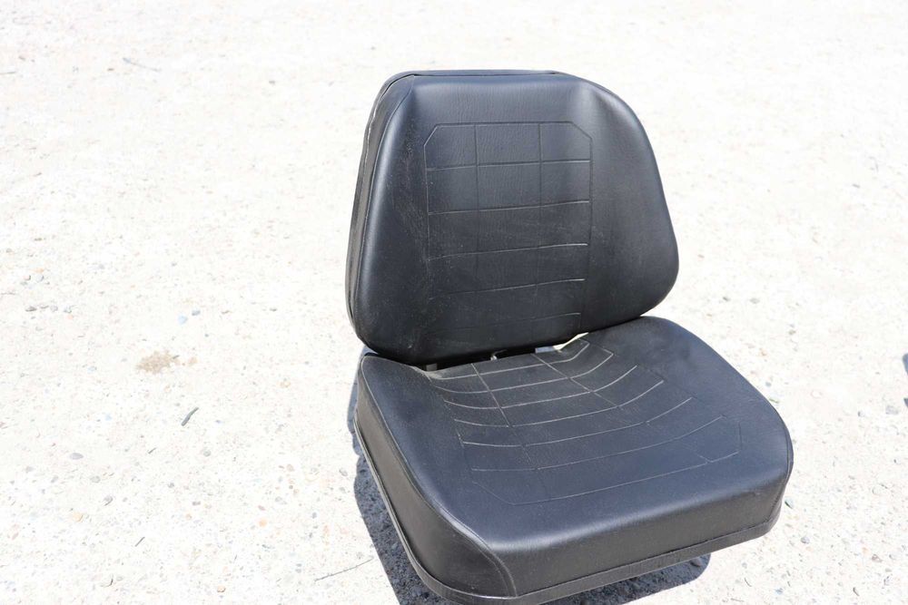 Scaun cu amortizor si reglaj Nou pentru Tractor U650 U445 Fiat