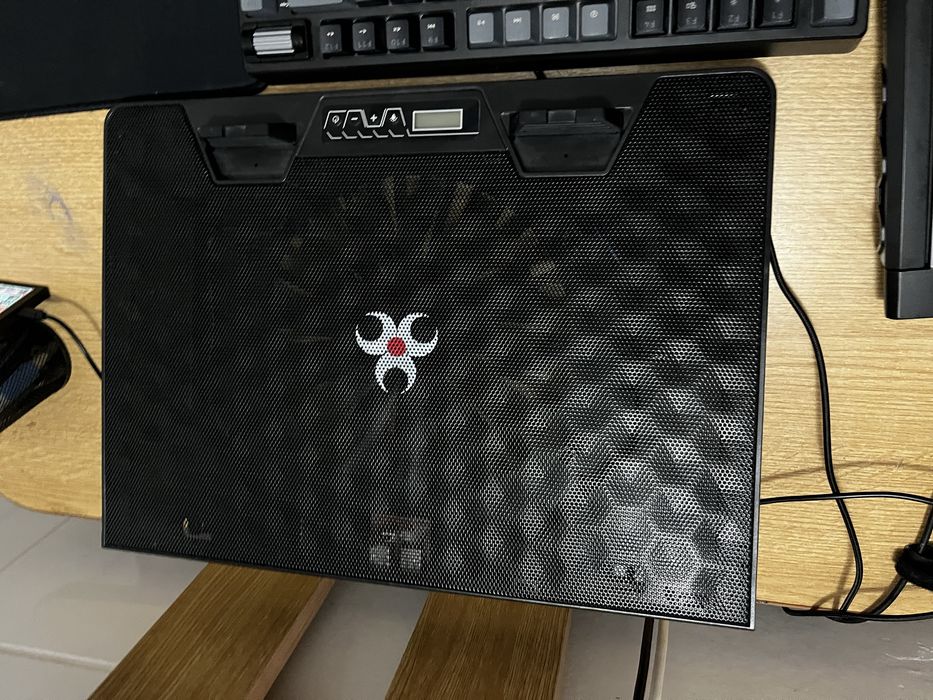 Vand laptop de gaming RTX cu periferice