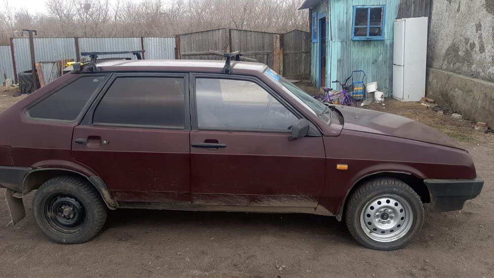Автомобиль Лада-2109