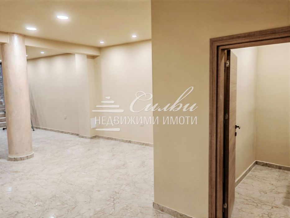 Дава се под наем Магазин в Шумен, Център - 80 кв.м за 765 € - Снимка #3