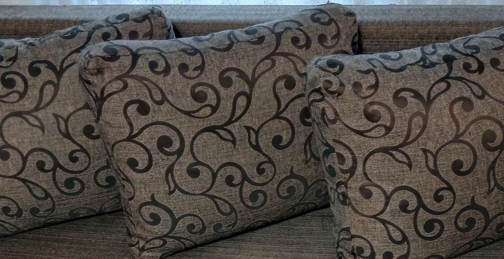 Разтегателен диван в добро състояние