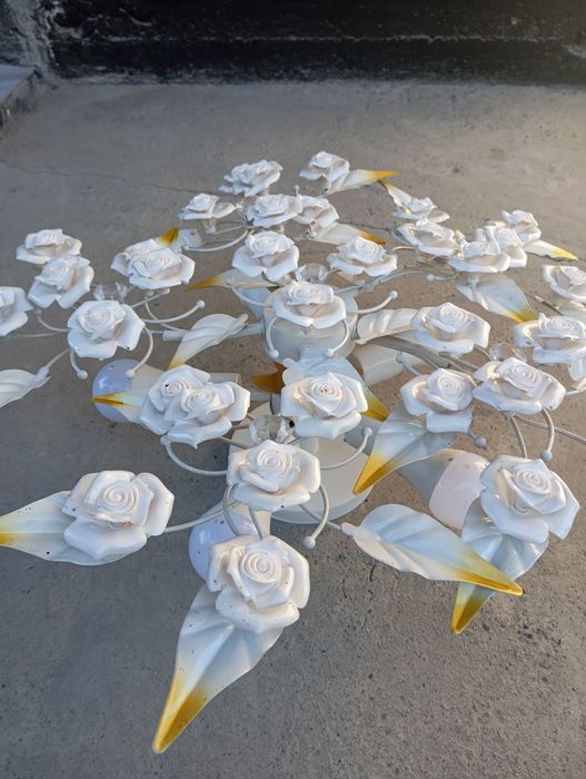 Продам люстру потолочную