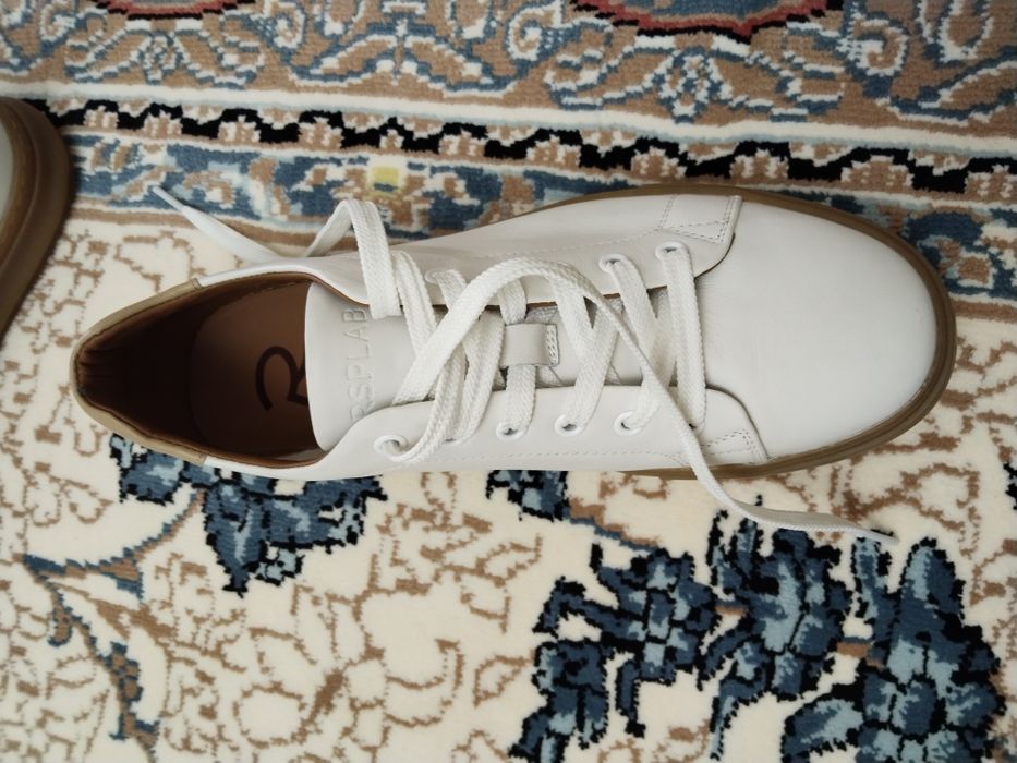 Кроссовки сатылады натуральный кожа размер 43 подошва гелевый