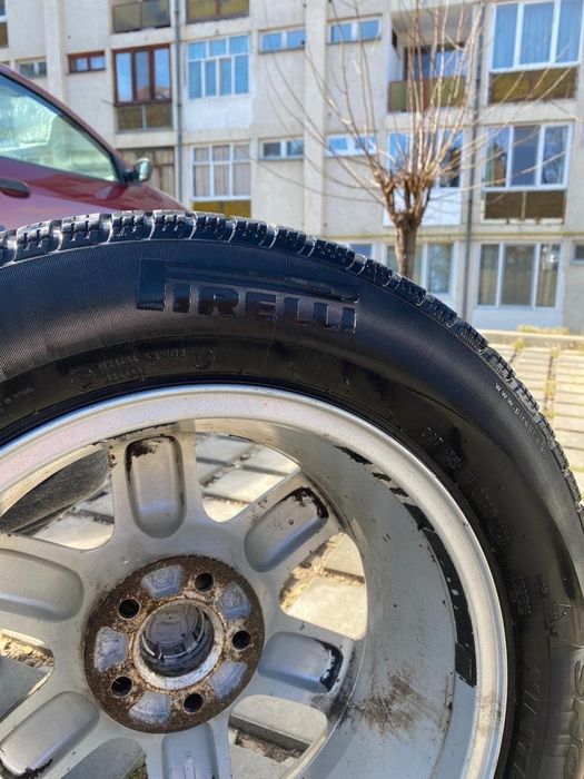 Cauciucuri Pirelli cu jante de aliaj 195/65/R15
