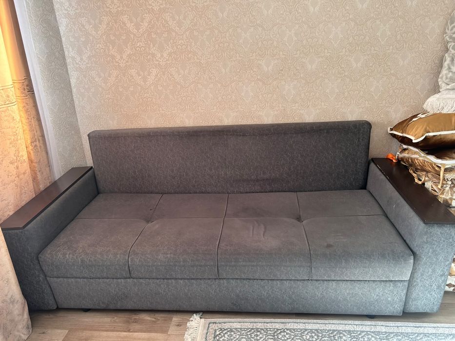 Шкаф и диван для гостиной