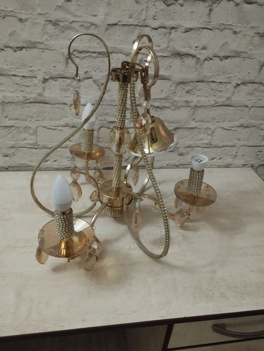 Продам светильники люстры