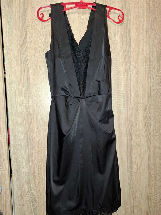 Официална черна рокля с дантелка