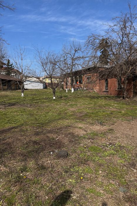 Teren 1500mp cu casa din caramida si anexe