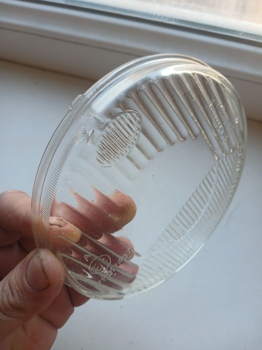 Бмв е34 стекло  ближний  hella