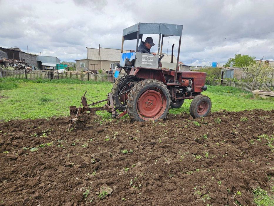 Трактор с прицепом