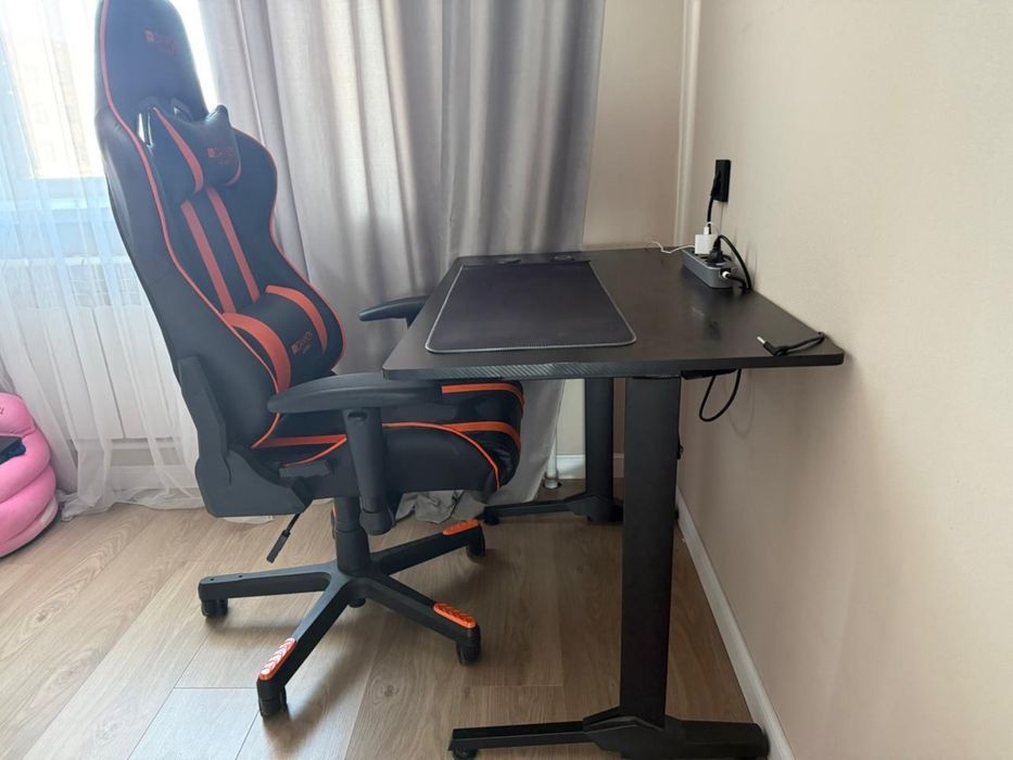 Стол и кресло для работы и учебы