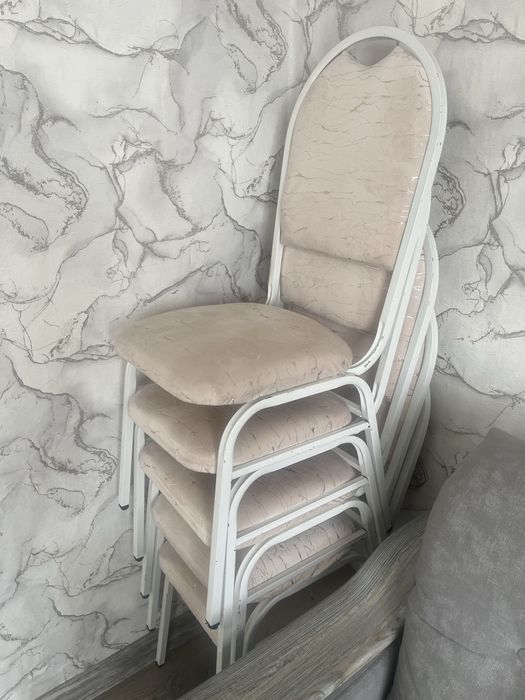 Продам стулья в хорошем состояний