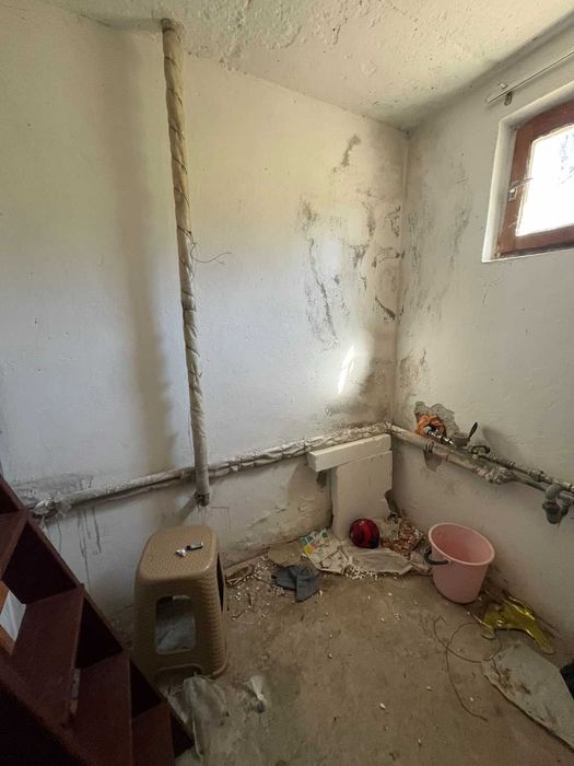 Къща за продажба в Бижовци, Трявна – двуетажна, двор 2560 кв.м., инвестиция