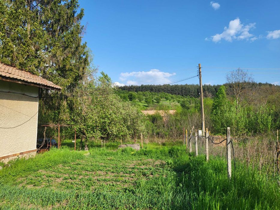 Продавам работещa  30 Кв ФтЕЦ в село Телиш на 130 км.от София